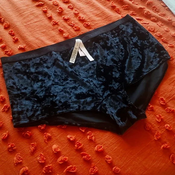 Crushed Velvet Shortie - Picture 2 of 6